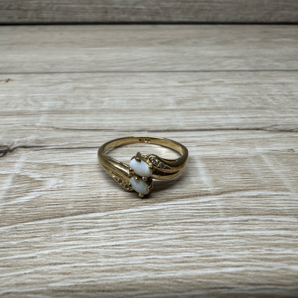 Vintage Elegant Gold Plated and White Opal Like Stones Women's Ring